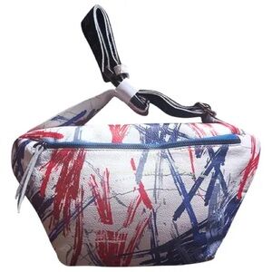 Marcell Von Berlin
NWOT
Beautiful printed white Leather bag
